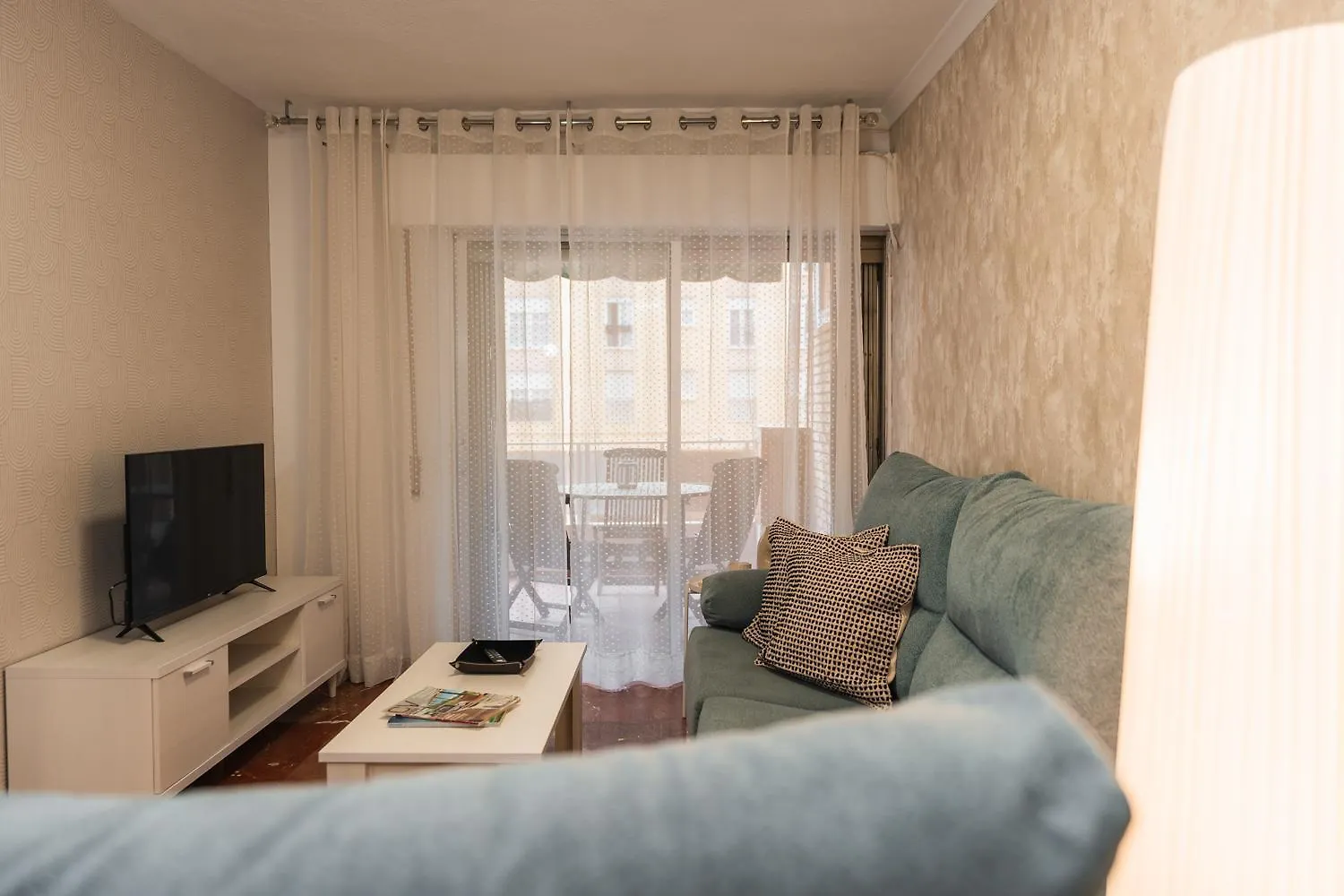 Las Flores Apartment contacts